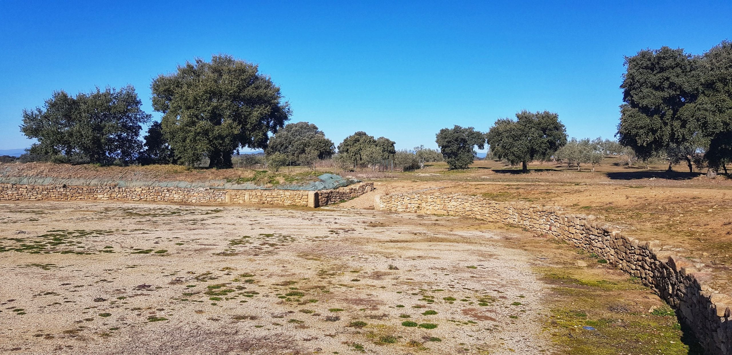 ¿Buscas algo diferente? La Ciudad Romana de Cáparra te sorprenderá.