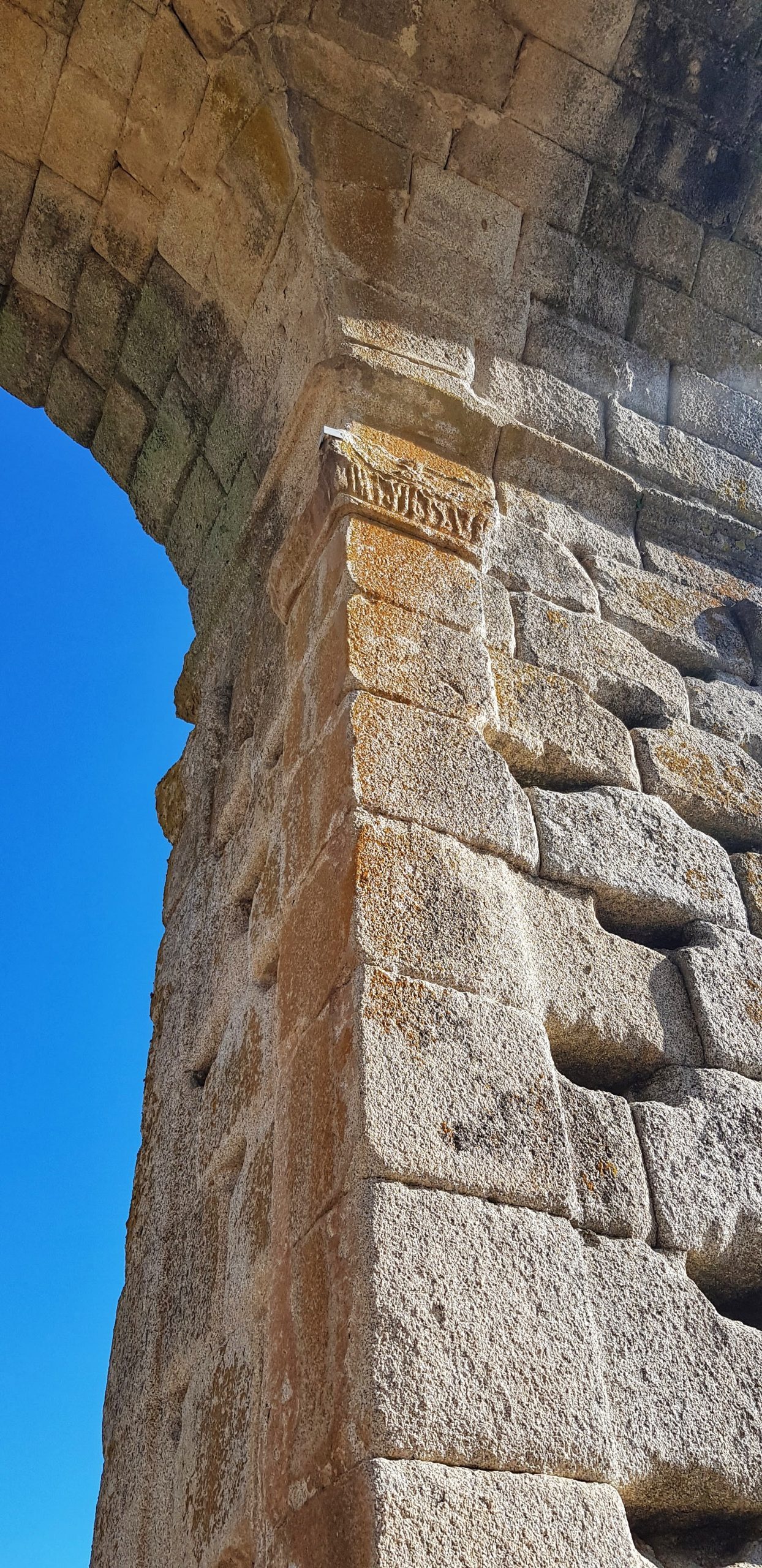 ¿Buscas algo diferente? La Ciudad Romana de Cáparra te sorprenderá.