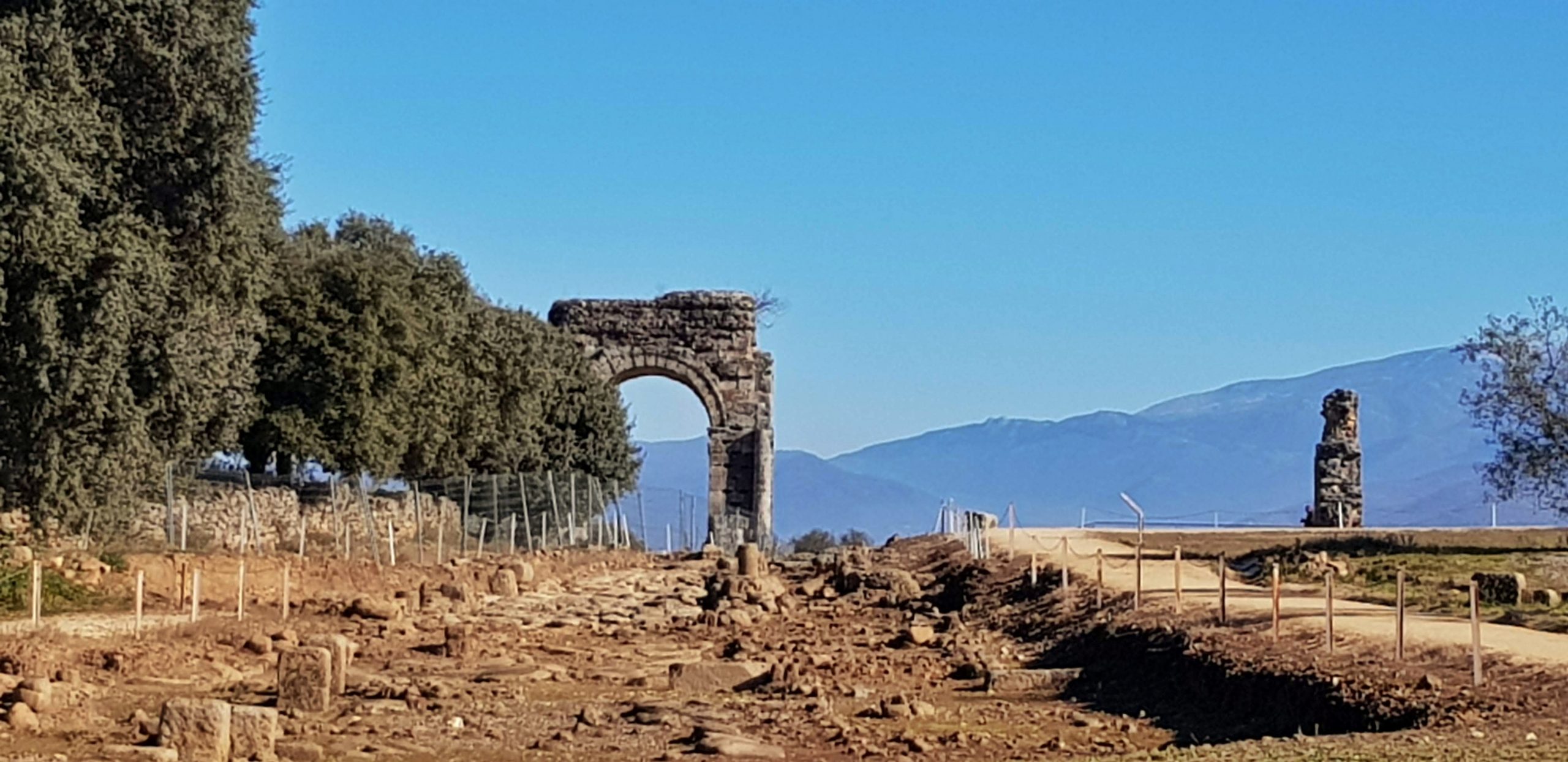 ¿Buscas algo diferente? La Ciudad Romana de Cáparra te sorprenderá.