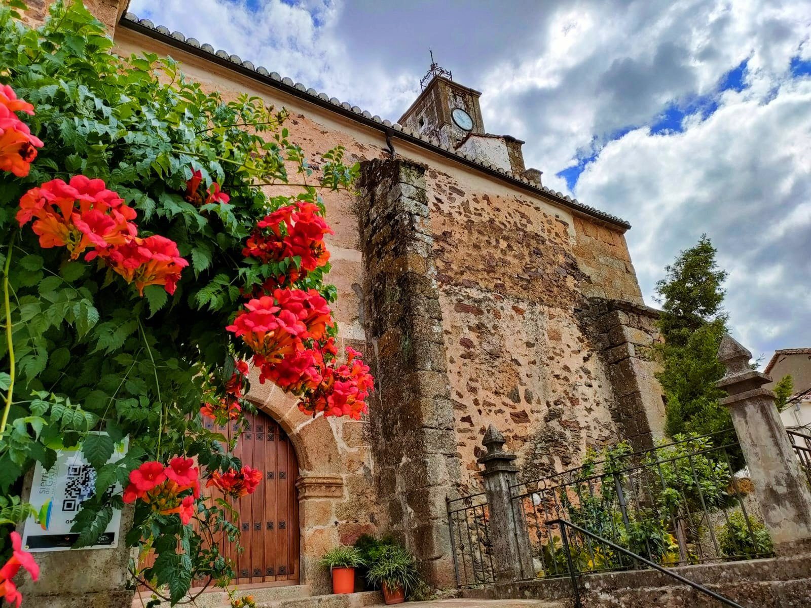 Robledillo de Gata, Hernán Pérez y Trevejo. Tradición e historia en la Sierra de Gata.