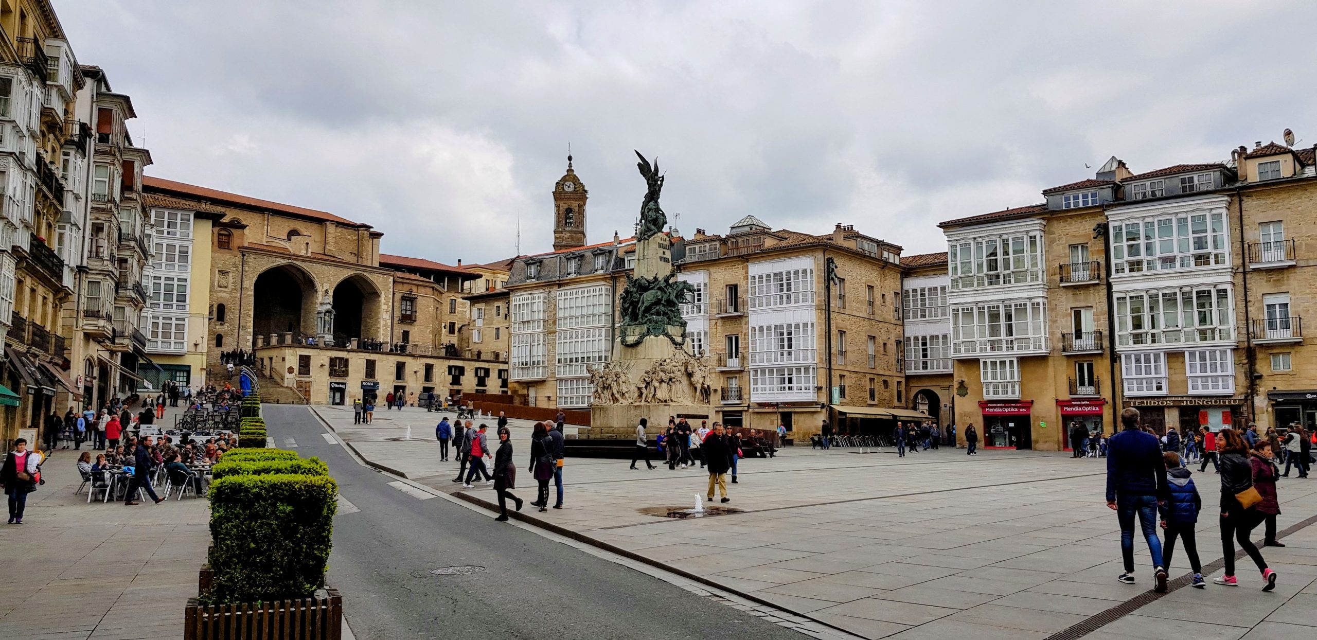 Vitoria y el Salto del Nervión: Naturaleza, historia y un toque literario